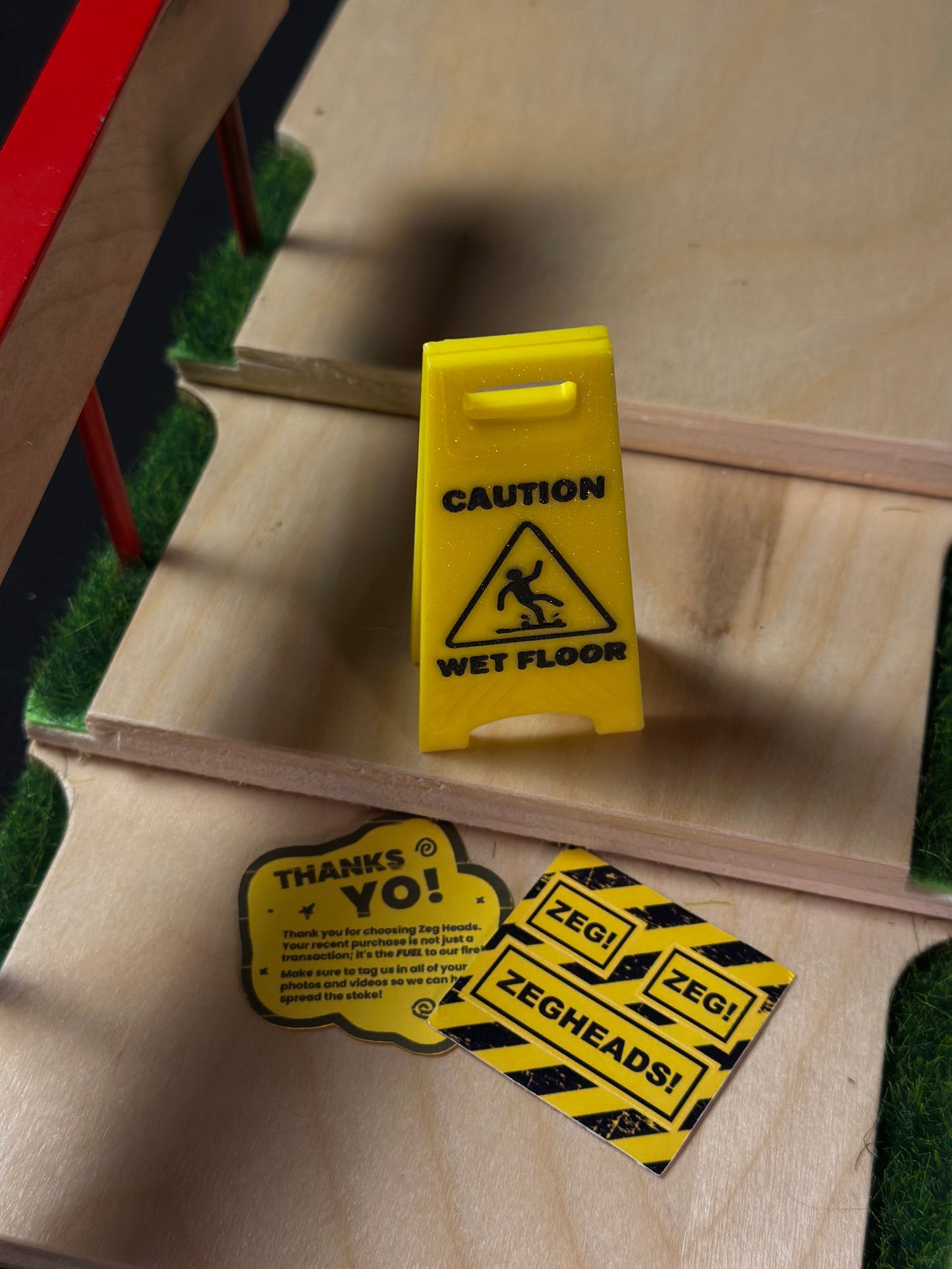 ZEG Mini "Slippery" Signs